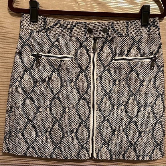 SHE & SKY~PYTHON~PRINT SKIRT~NWT~M - Picture 4 of 7